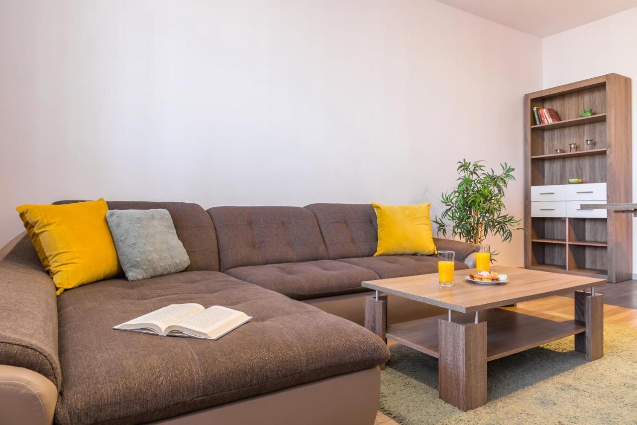 Lovely Apartment With City View Bukarest Eksteriør billede