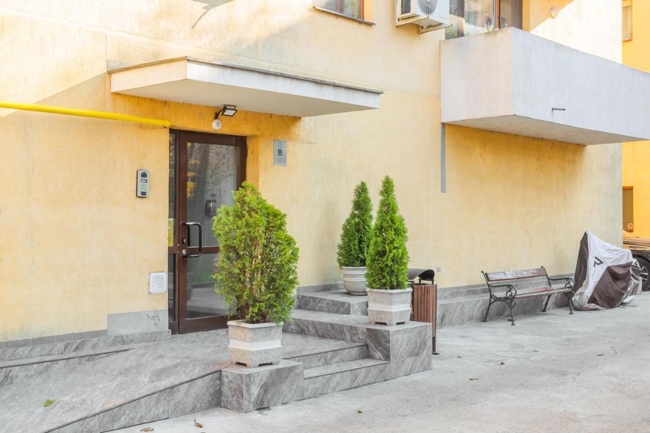 Lovely Apartment With City View Bukarest Eksteriør billede