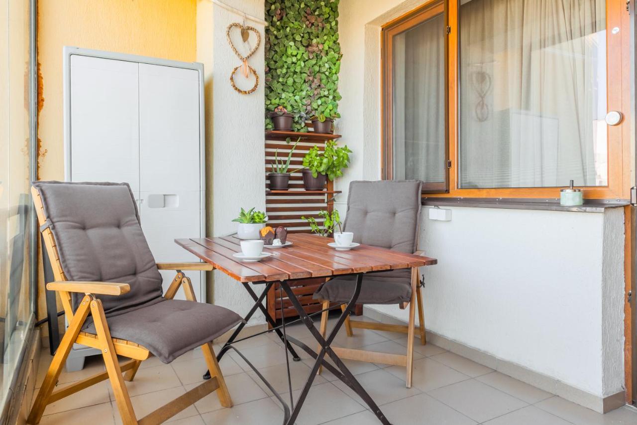 Lovely Apartment With City View Bukarest Eksteriør billede