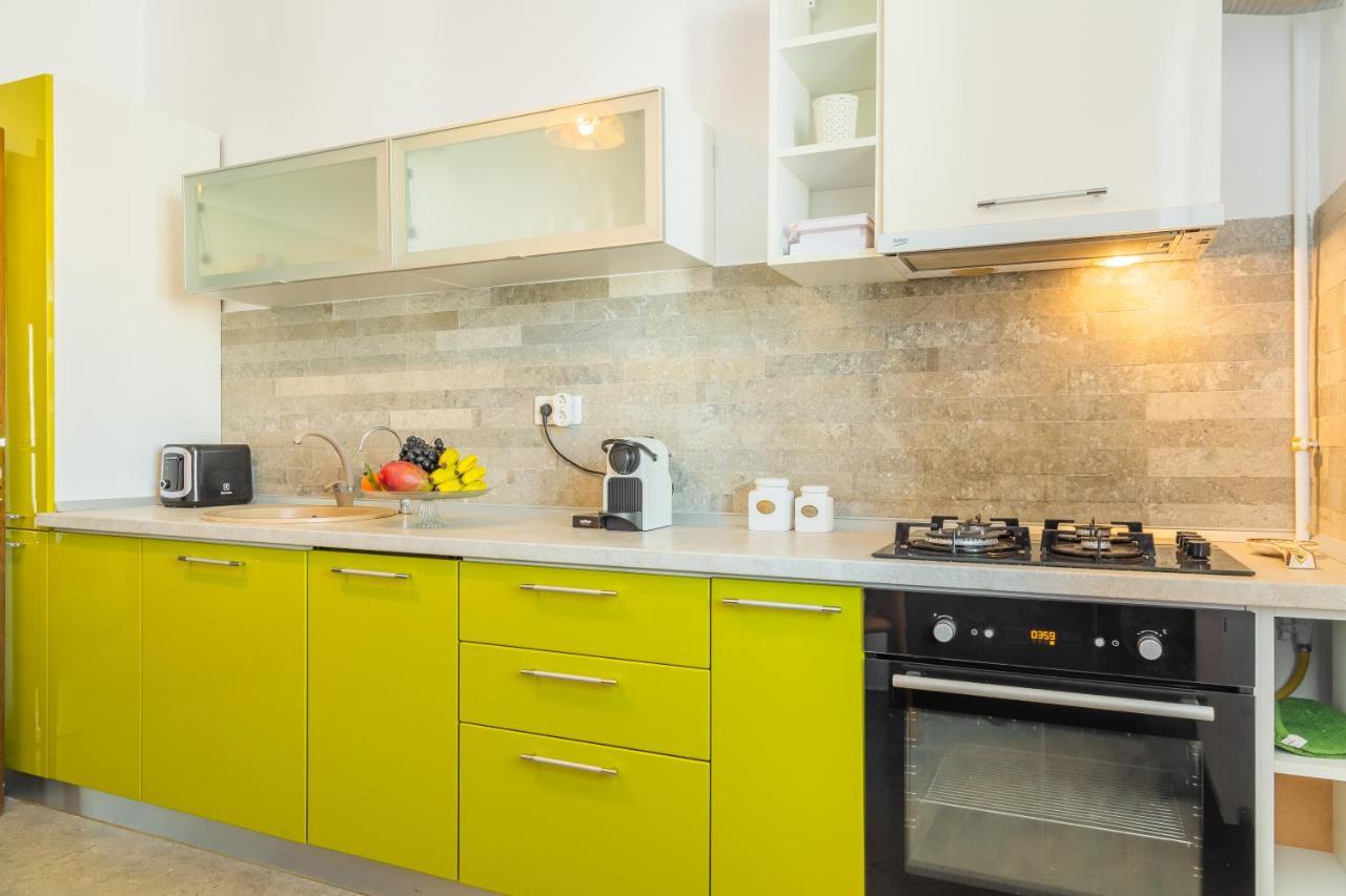 Lovely Apartment With City View Bukarest Eksteriør billede