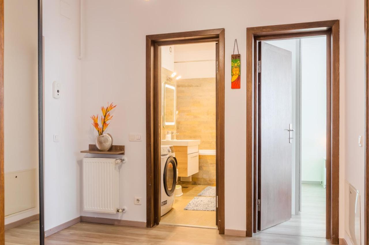 Lovely Apartment With City View Bukarest Eksteriør billede