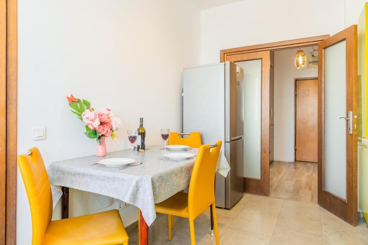 Lovely Apartment With City View Bukarest Eksteriør billede