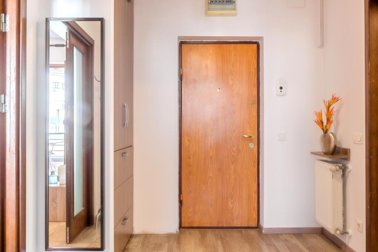 Lovely Apartment With City View Bukarest Eksteriør billede