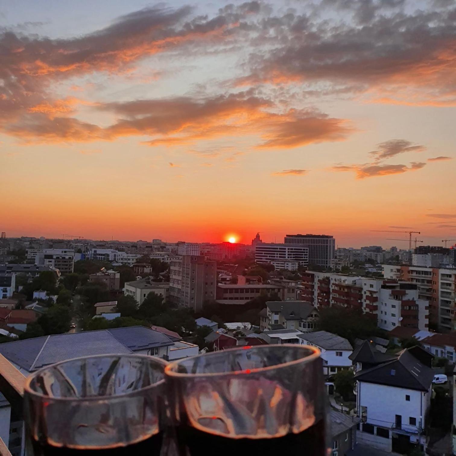 Lovely Apartment With City View Bukarest Eksteriør billede